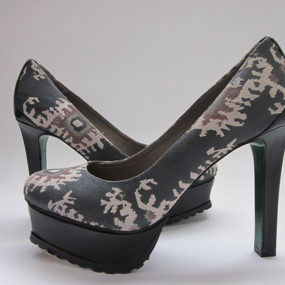 Lisa for Donald J. Pliner Raz Pumps Multi Black